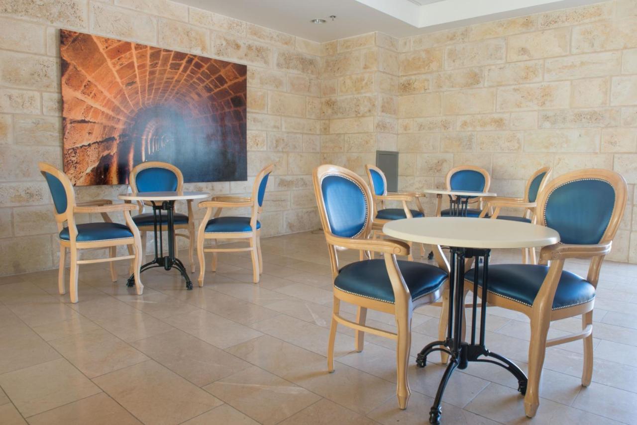 Hi - Akko Knights Hostel Exterior photo